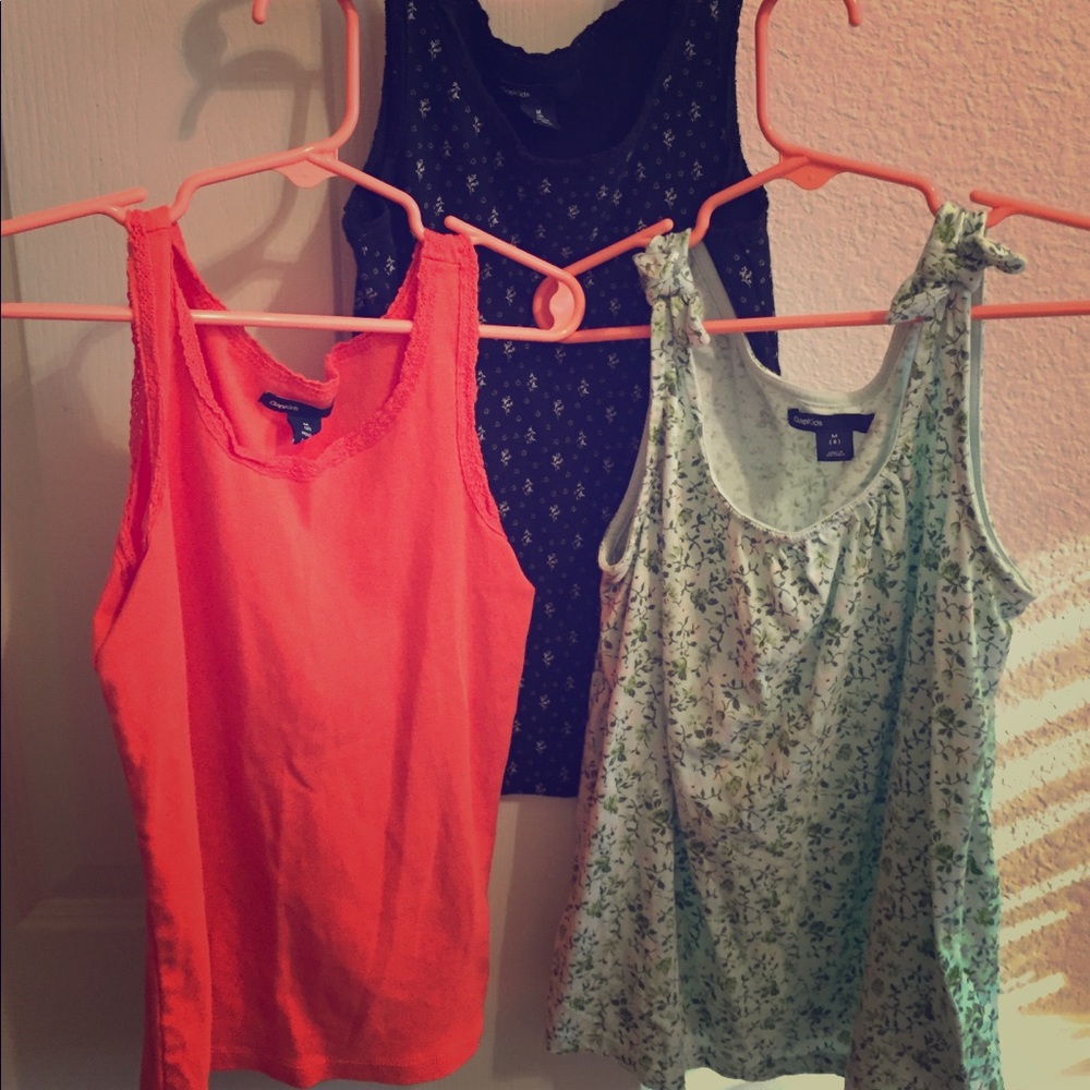 3 girl GAP tanks
