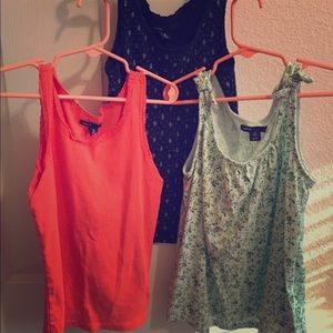 3 girl GAP tanks