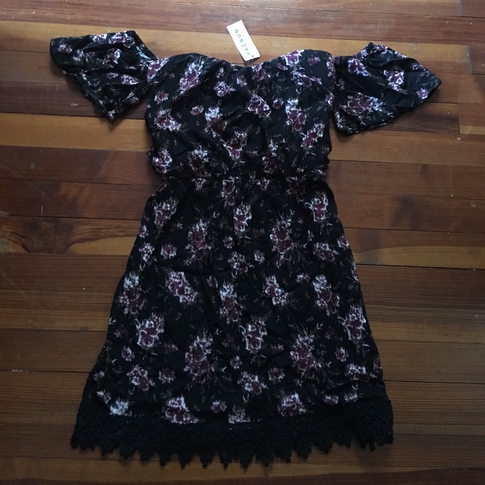 Off-the-shoulder Floral Dress! 💐