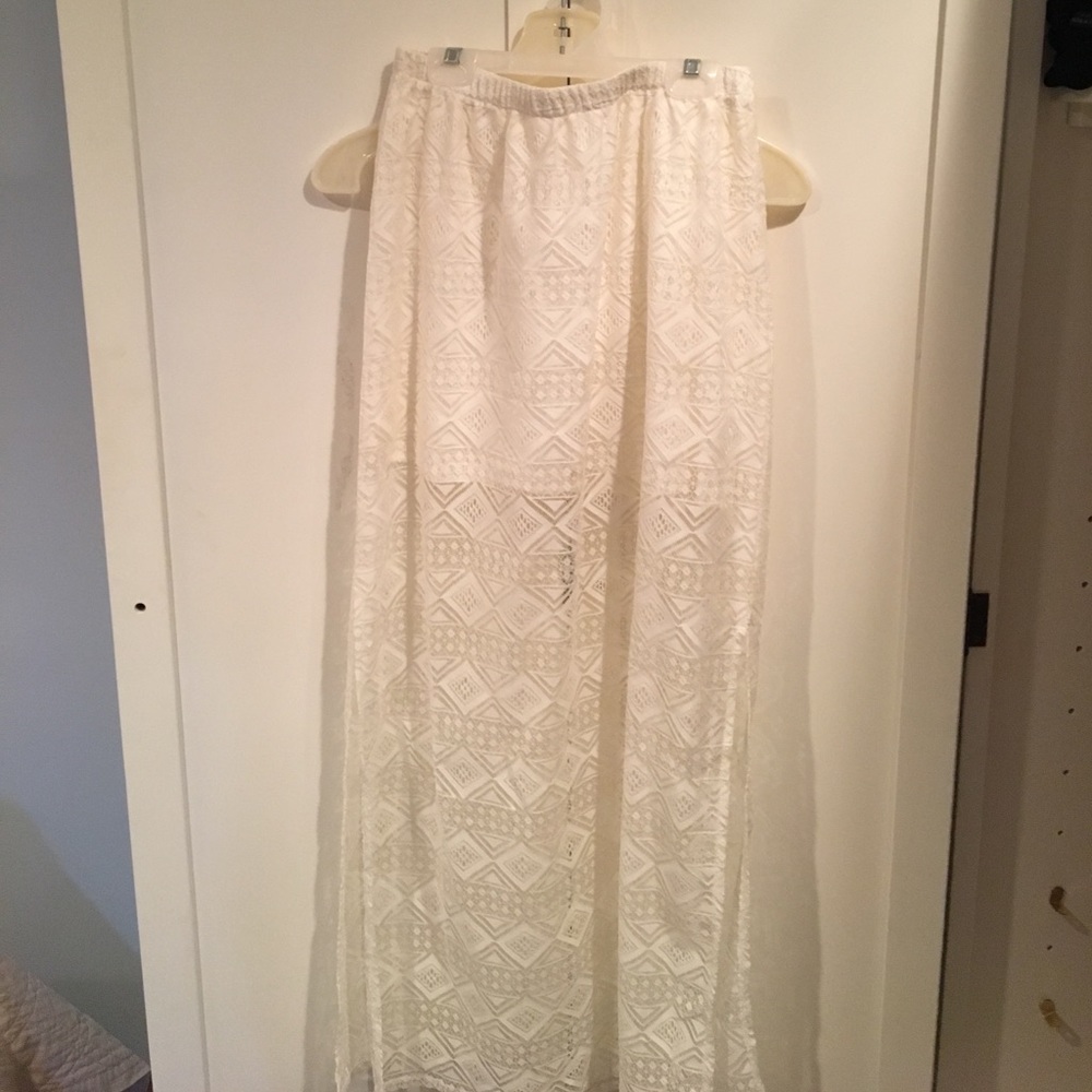 White patterned maxi-skirt