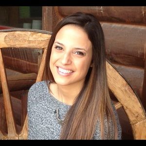 Meet your Posher, Selin