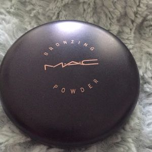 MAC bronzing powder