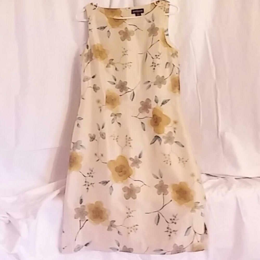 Beautiful Ann Taylor A line dress dogwood blossom