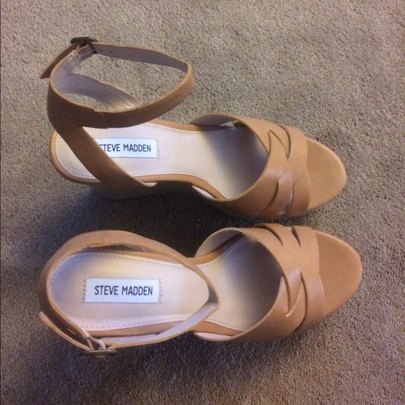 Steve Madden Orlena Tan Wedges - Picture 2 of 7