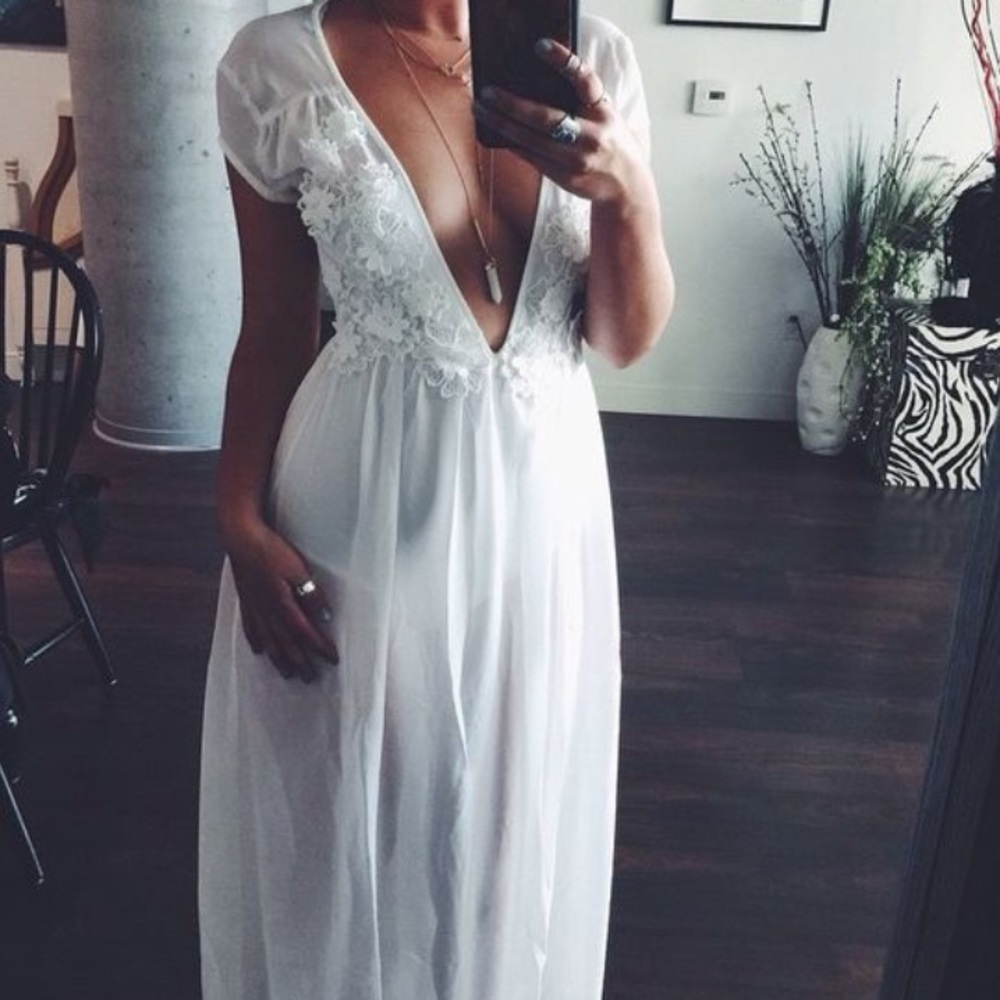 White Flower Bomb Maxi Dress