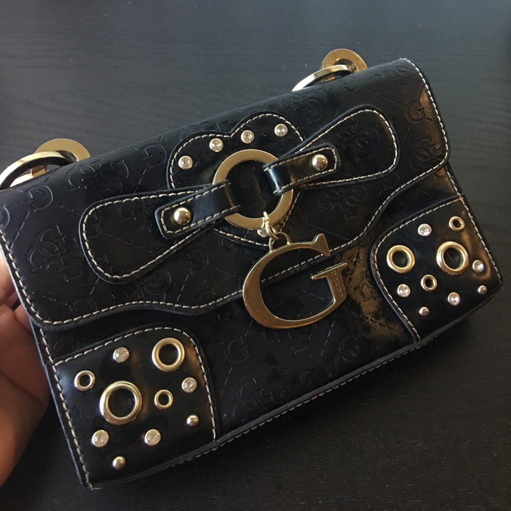 Y2K Vintage black Guess purse with gold hardware 😍