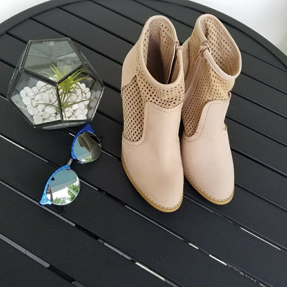 Saks Fifth Avenue Shoes - Saks Fifth Avenue suede booties