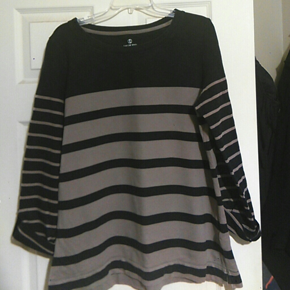 Lands end black and tan top
