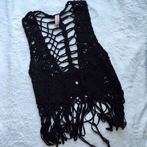 Black lace pattern vest for FESTIVAL season!