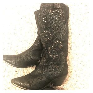 Stylish cowboy boots!!! Have been worn!