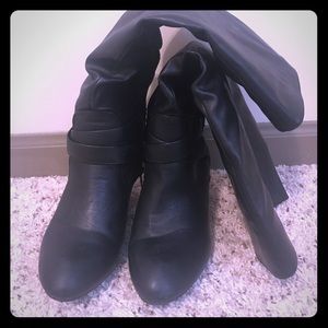 Heeled black knee boots!