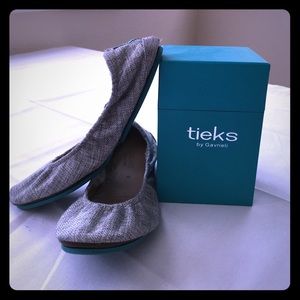 Tieks Vegan Silver Lake Size: 6 US