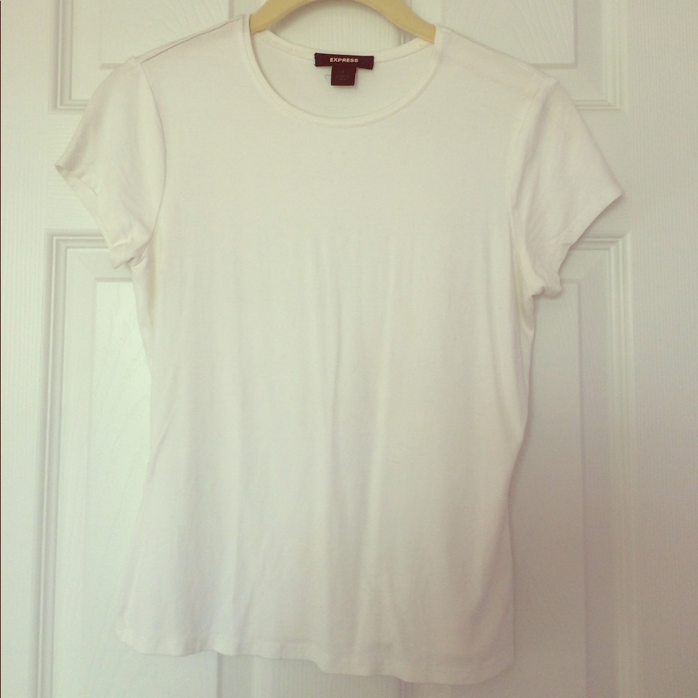 White soft stretchy tshirt.