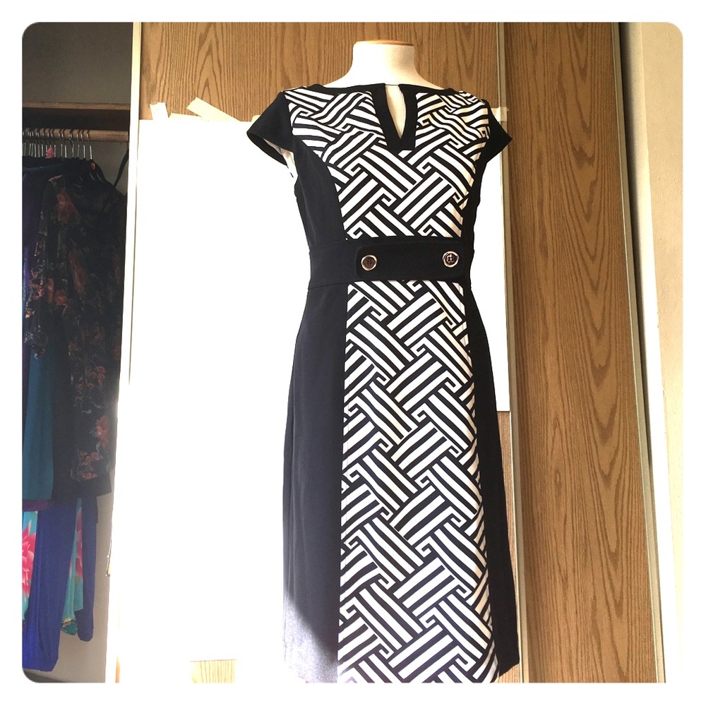 Gorgeous Black and white Dress Proffesional