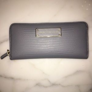 Marc Jacobs gray wallet AMAZING CONDITION