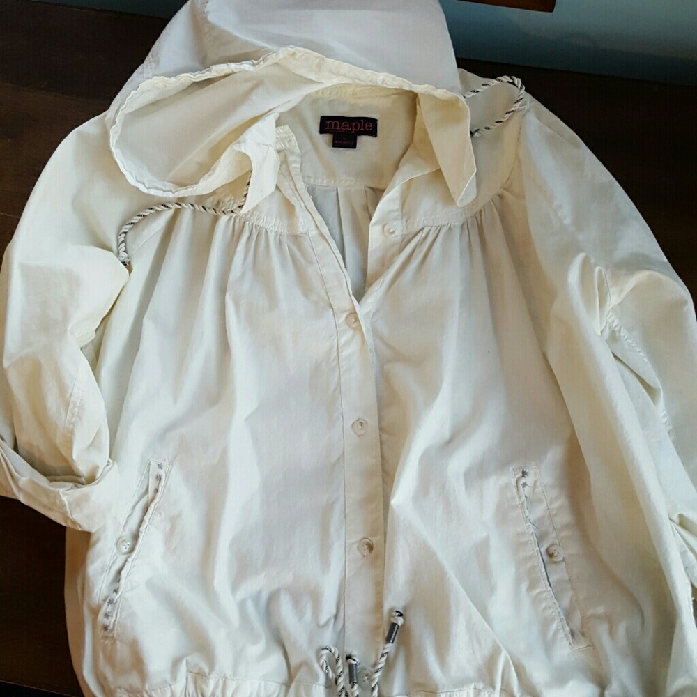 Lightweight "hoodie" with beautiful embroidery