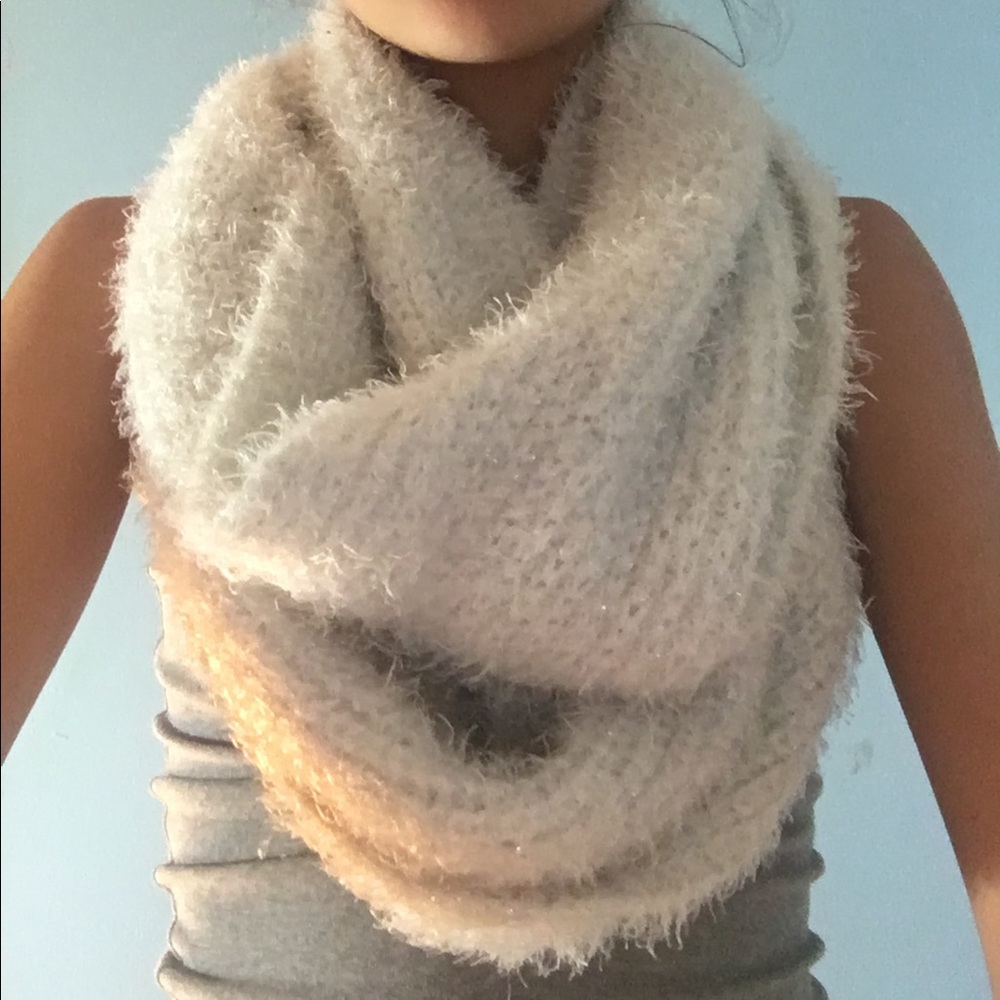 A white infinity scarf