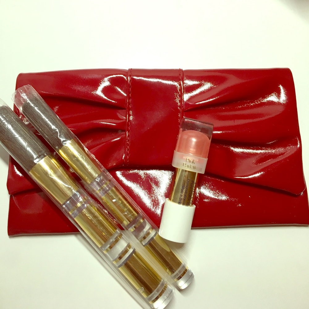Estée Lauder makeup bag & lipstick &2 brushes