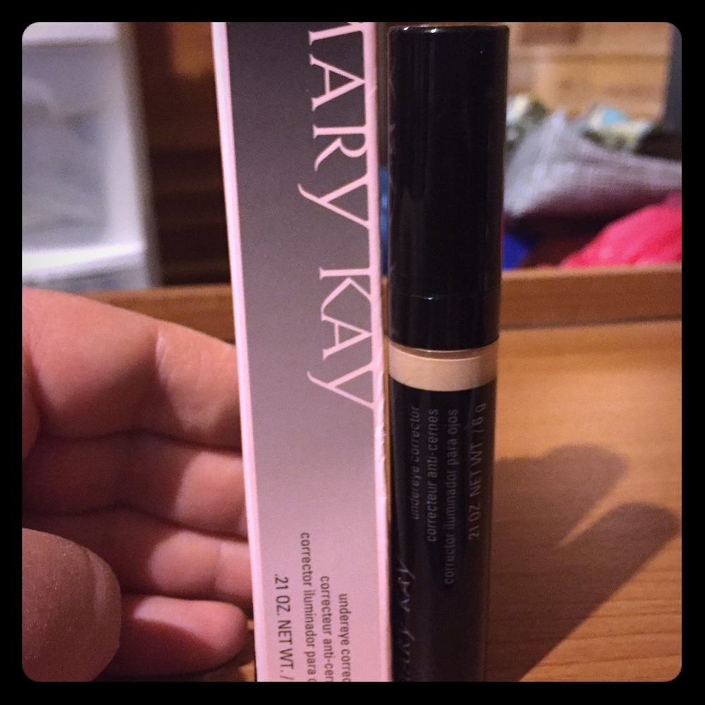 Mary Kay undereye corrector