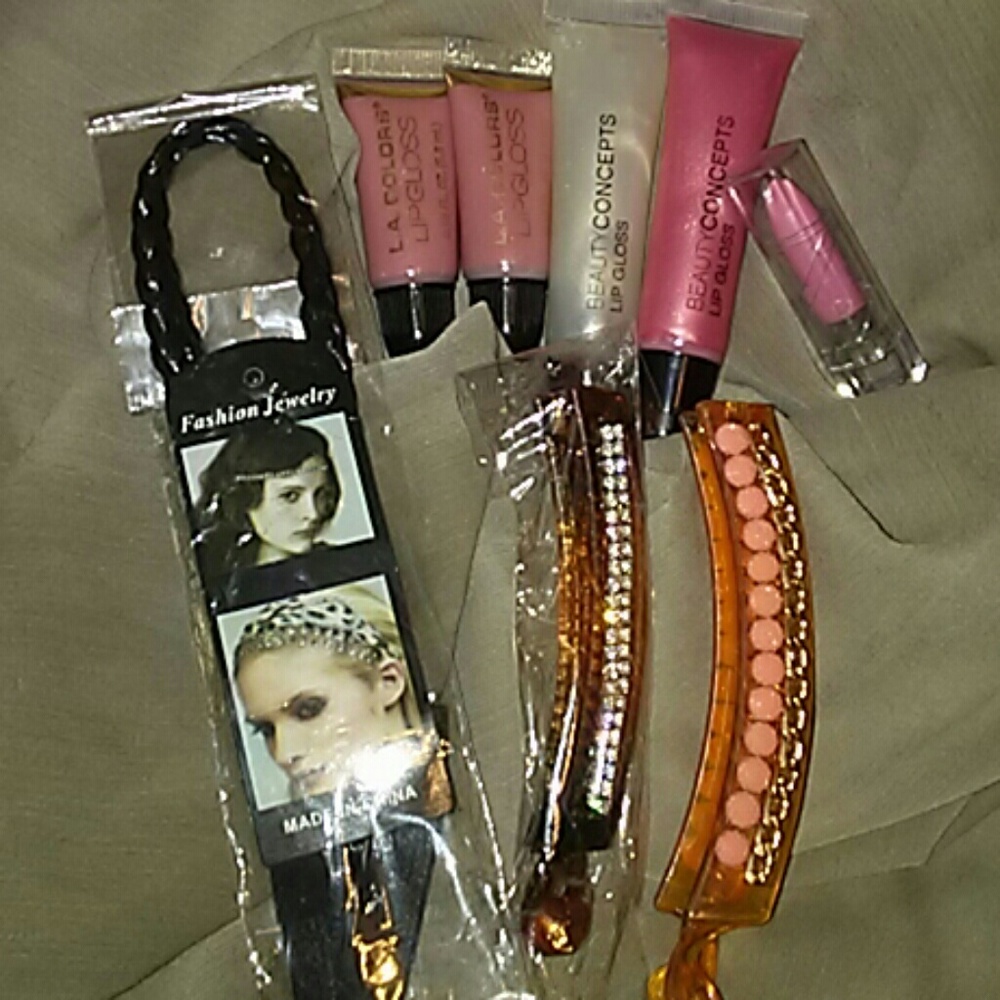 Nudes lip glosses/hair accessories collection