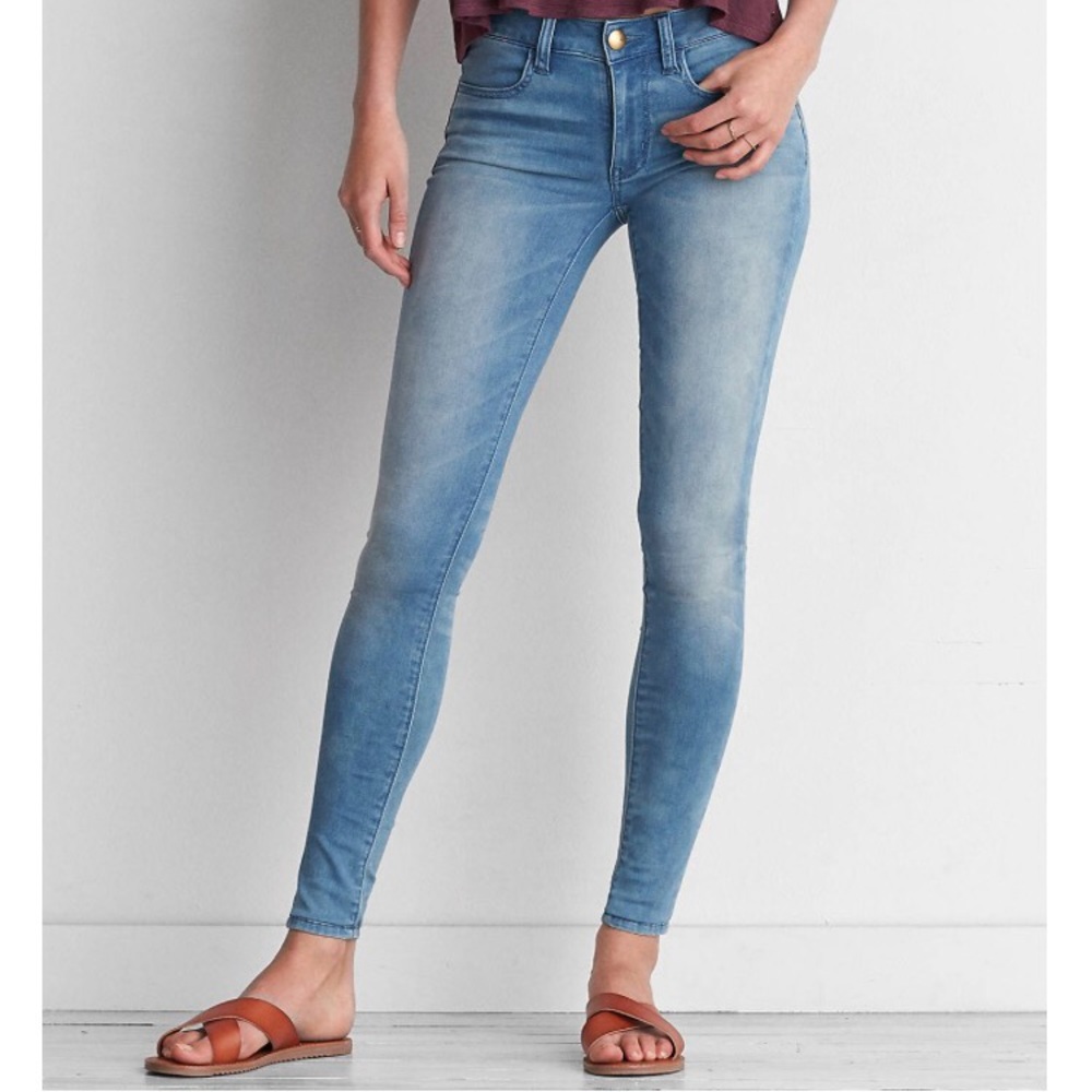 American Eagle light wash jeggings