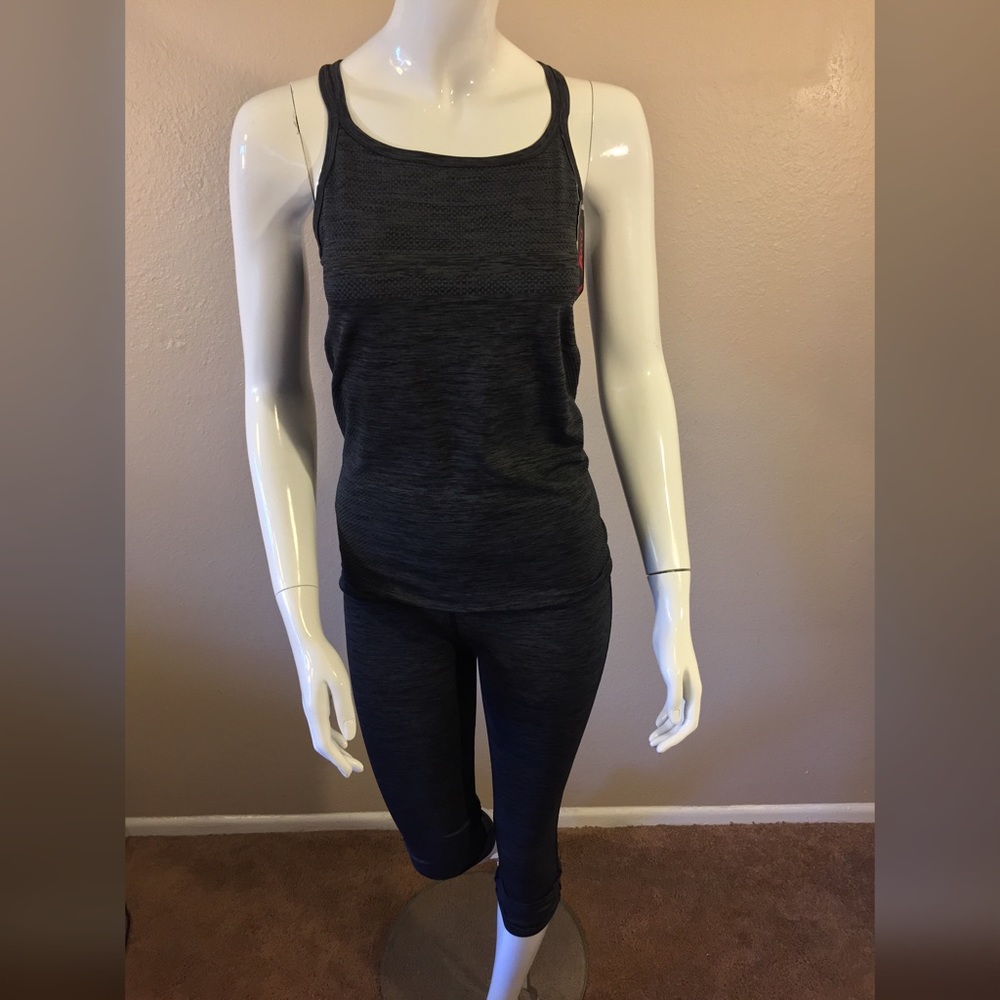 2 Pcs Capris Cropped & Sport Top Set - Picture 2 of 4