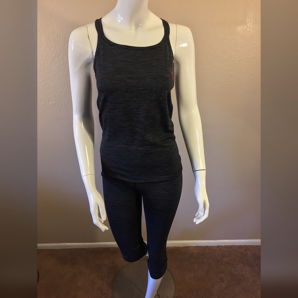 2 Pcs Capris Cropped & Sport Top Set - Picture 2 of 4