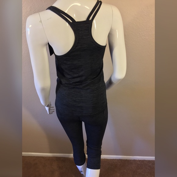 2 Pcs Capris Cropped & Sport Top Set - Picture 3 of 4