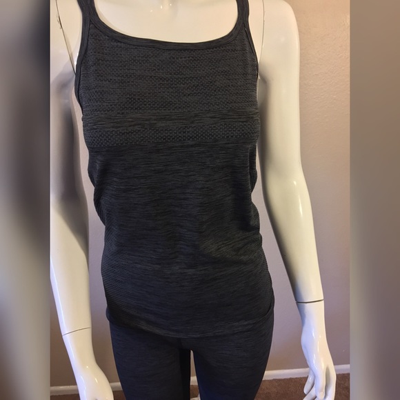 2 Pcs Capris Cropped & Sport Top Set - Picture 4 of 4