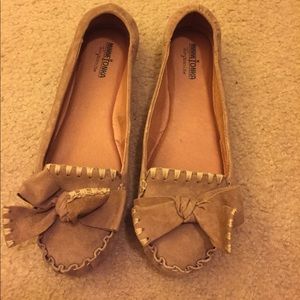 Minnetonka baker flats with bow detail