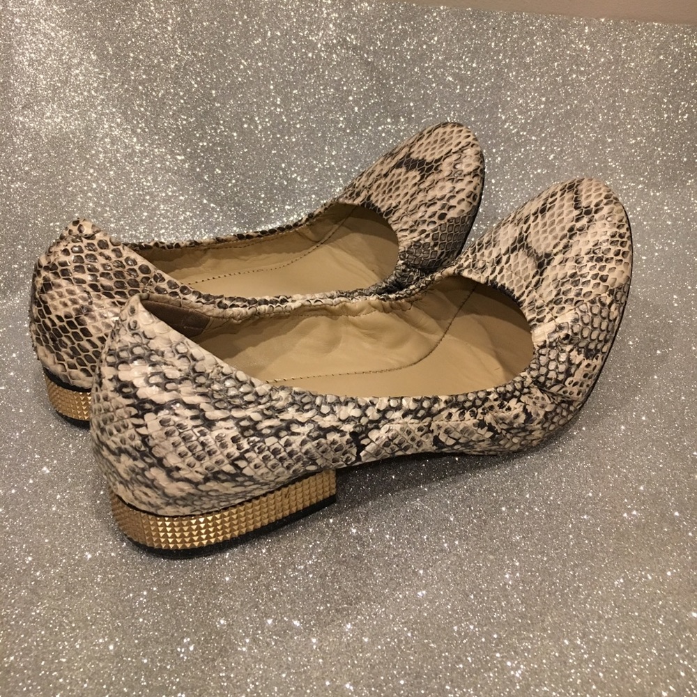 Pour La Victoire Canton Studded Flat Size 9M