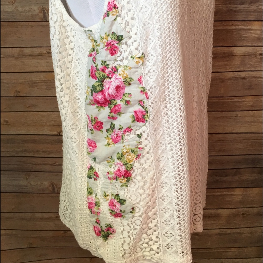 🎊Sale!🎊 Beautiful cream-colored camisole tank