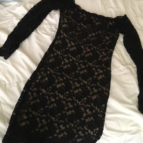 LACE TIGHT FITTING OFF THE SHOULDER DRESS - Picture 2 of 2