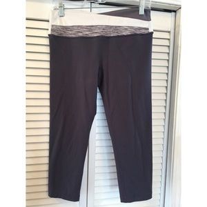 Lululemon Athletica Grey crops!
