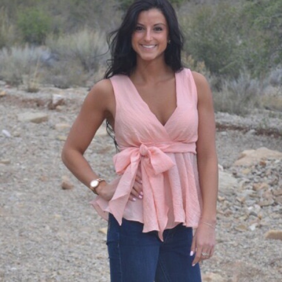 Boutique Tops - << Beautiful Blush Bow Tank Top >>