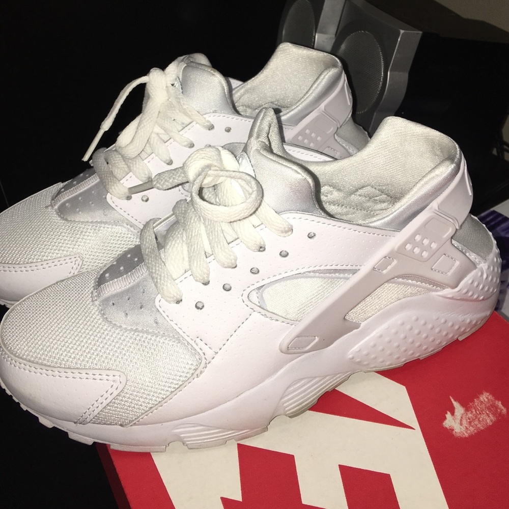 White Nike Huaraches