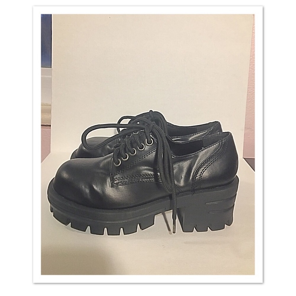 Soda Platform heeled boots size 6