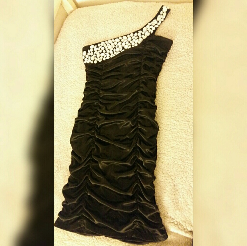 One shoulder black dress 💥SOLD💥