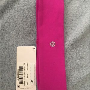 Lululemon New with tags flyaway tamer ii