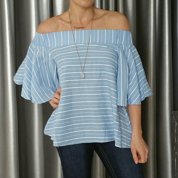 IN Vein Tops - 🚨SOLD OUT🚨CHIC Off The Shoulder top NWT