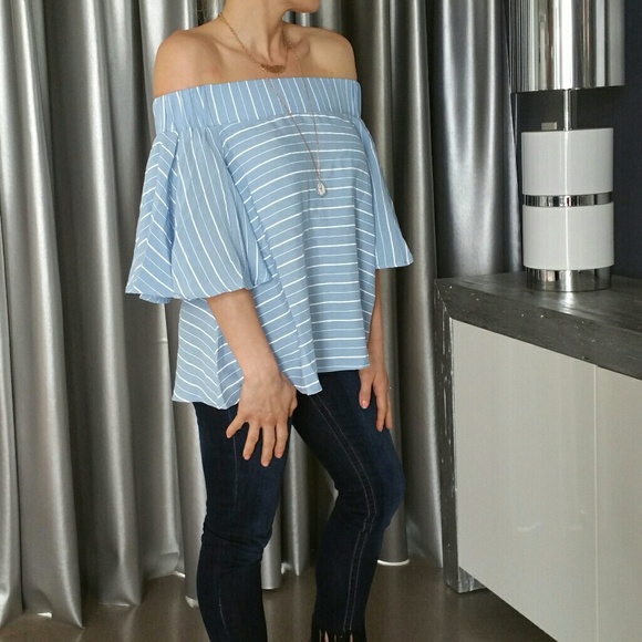 🚨SOLD OUT🚨CHIC Off The Shoulder top NWT - Picture 2 of 3