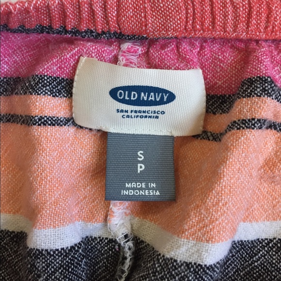 Old Navy Pants - adorable linen blend strapless romper size S Old Navy Pants - adorable linen blend strapless romper size S