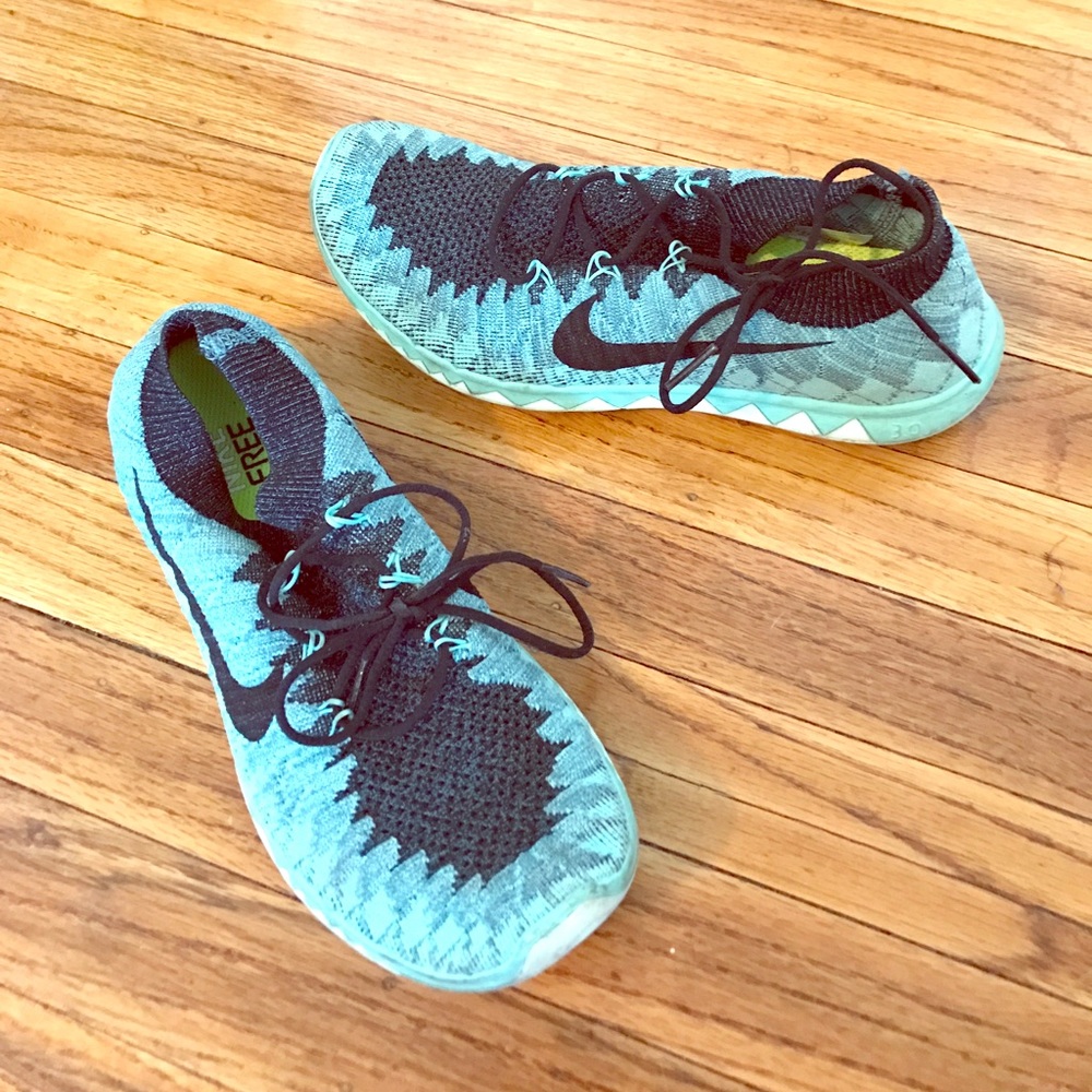 Nike Free Mint Black Sneakers