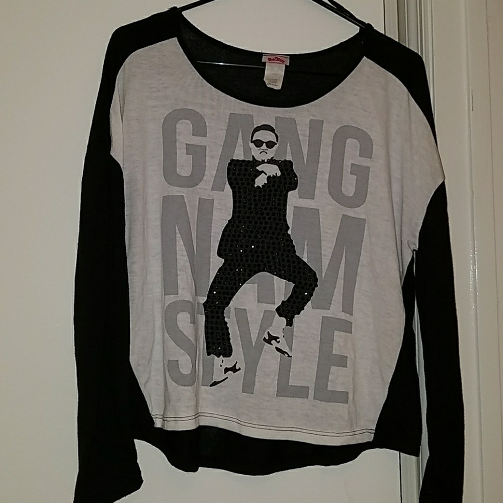 Cute light women/junior sweater