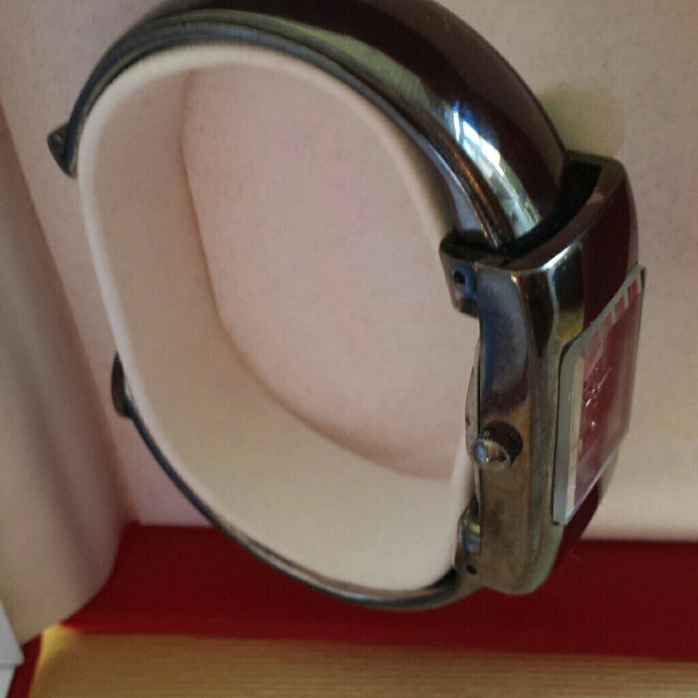 Watch - Picture 2 of 3