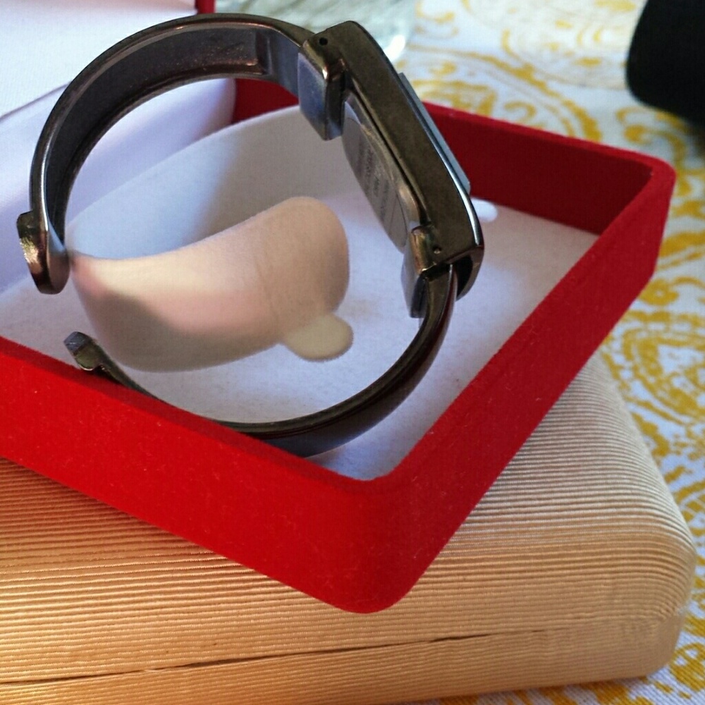 Watch - Picture 3 of 3