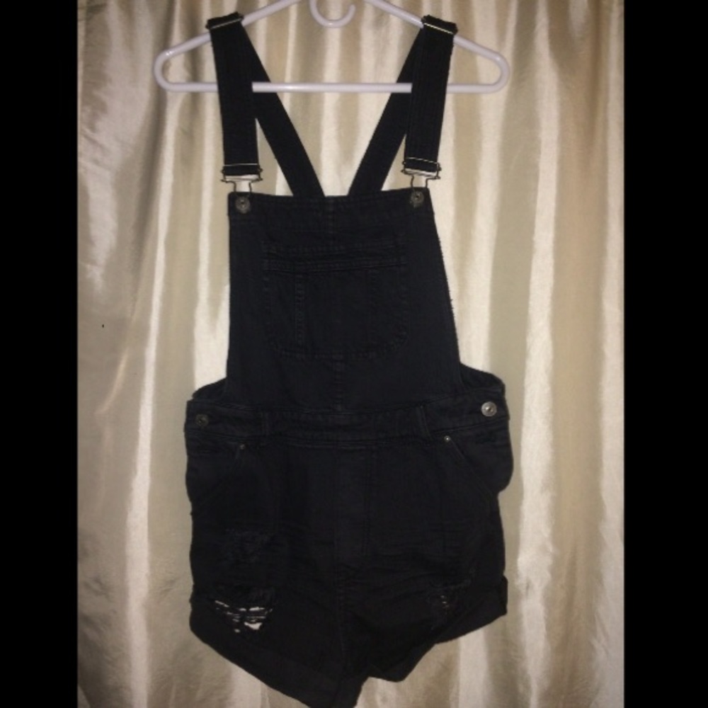 h&m black overall shorts