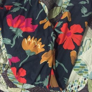 One size LuLaRoe leggings