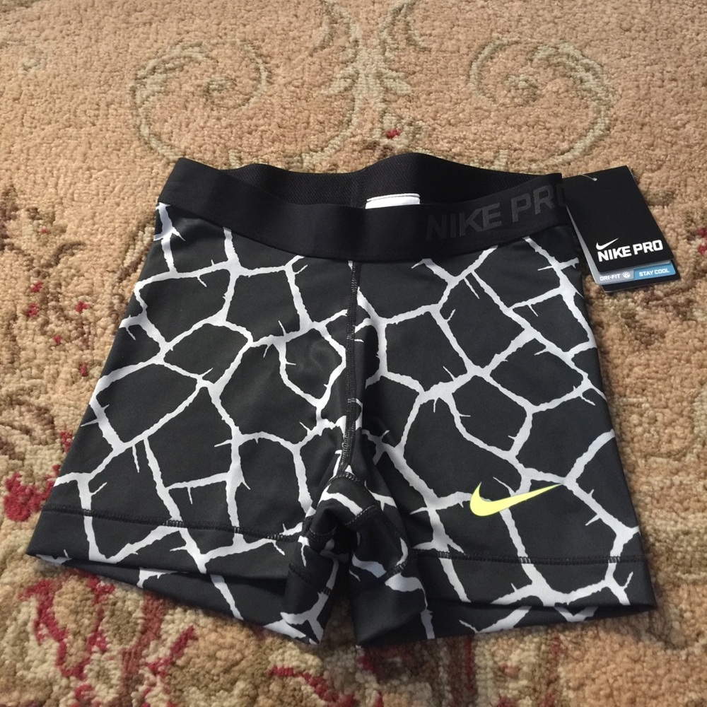 Gift 🎁 Nike Pro Training Black Shorts Size M