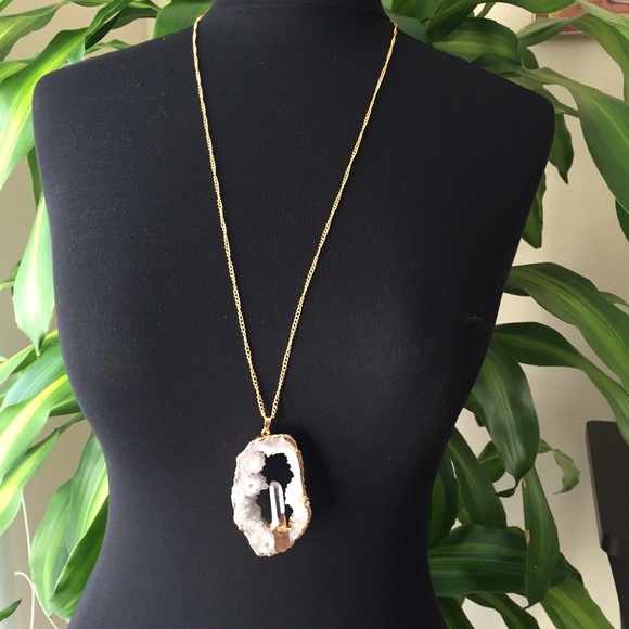 Crystal Quartz geode gold dipped pendant necklace - Picture 4 of 4